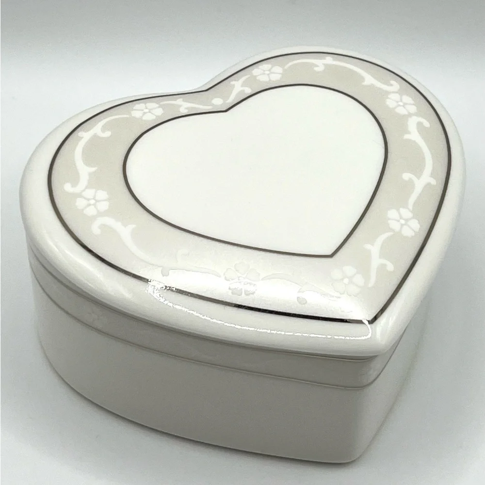 Wedgwood Icing Bone China White Heart Shaped Jewelry Trinket Box with Lid